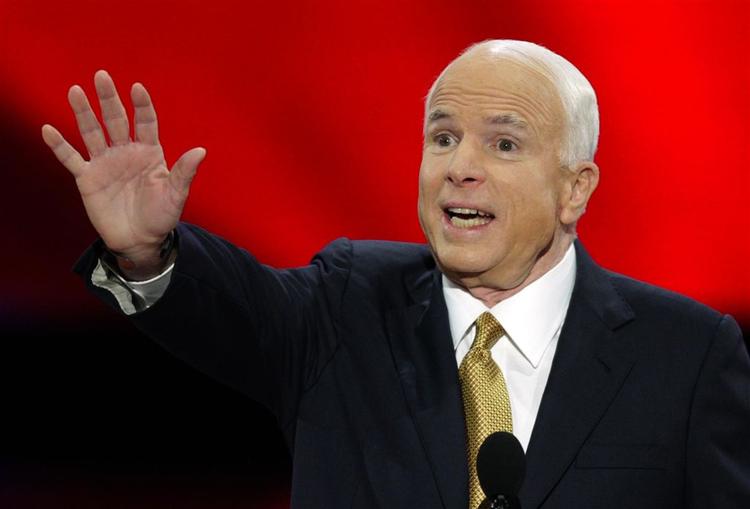 »Fight with me. Fight with me«, gentog McCain mod slutningen af sin tale. »Intet er uundgåeligt her. Vi er amerikanere, og vi stopper aldrig. Vi giver aldrig op«. 