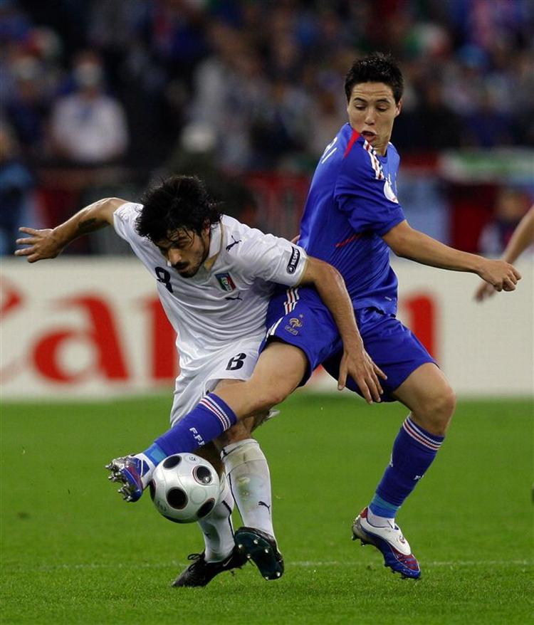 Gennaro Gattuso (i hvidt) er fortsat en nøglespiller for Italien, mens Frankrigs Samir Nasri har fået en flot start på sin karriere i Arsenal, og derfor er i spil til den franske startopstilling mod Østrig. 