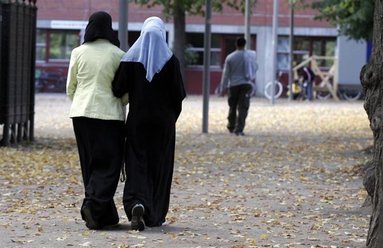 Tørklæder er i virkelighedens verden ikke et problem for integrationen på virksomhederne, mener Dansk Erhverv. 
