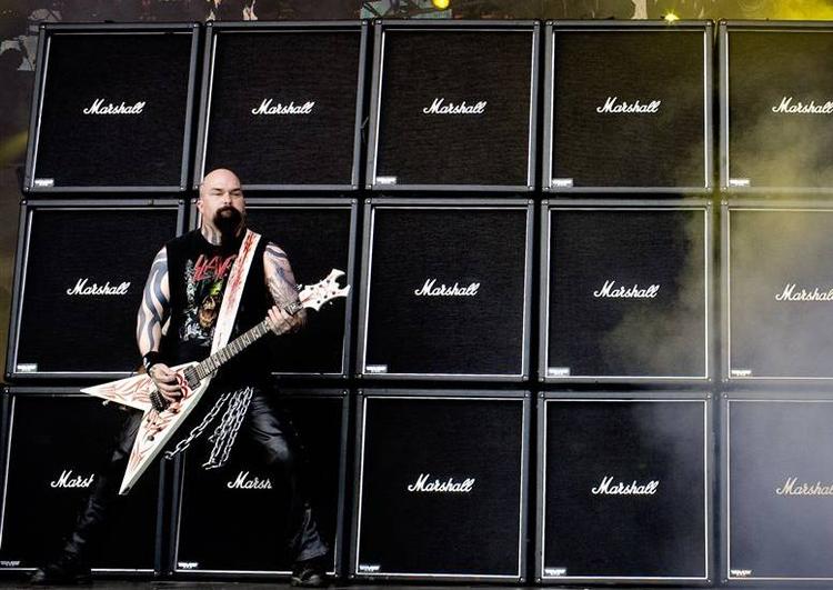 Guitaristen fra Slayer på dette års Roskilde Festival kan tilsyneladende ikke få lyd nok. 