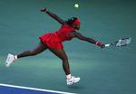 Serena Williams slog sig sikkert videre til finalen i US Open med en sejr over Dinara Safina. 