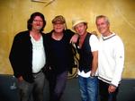 Johnny Madsen, Kim Larsen, Thomas Helmig og Klaus Kjellerup er gået til kamp mod rygeloven. 
