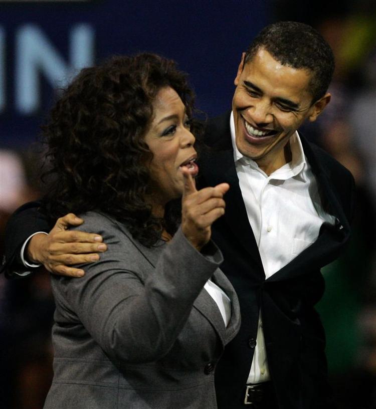 Den amerikanske underholdningsindustri er kendt for at være demokraternes faste støtter. Oprah Winfrey og Barack Obama i december 2007. Arkivfoto. 