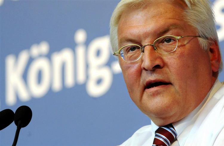 König - konge - står der bag Frank-Walter Steinmeier. Det kan han ikke blive, men han er de tyske socialdemokraters bud på en ny kansler i stedet for den borgerlige Angela Merkel. 