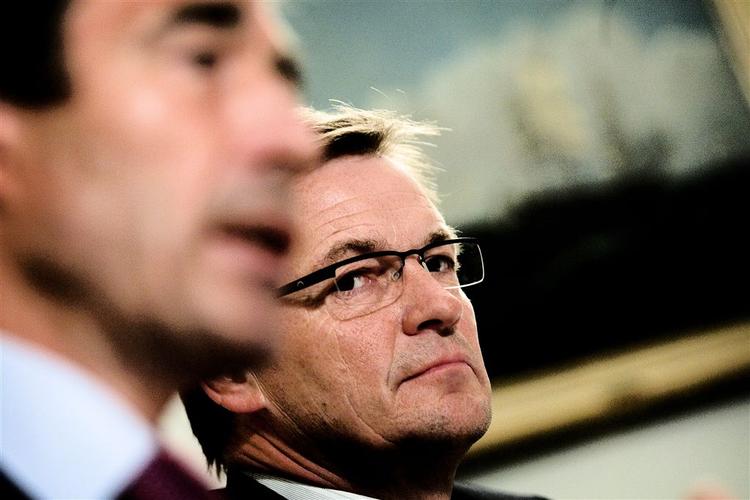 Conservative Leader and Minister for Economy and Trade Bendt Bendtsen is to announce he is withdrawing from his posts. 