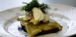 Aamanns på Øster Farimagsgade er et af de steder, som satser på moderne og knap så fedtspækket smørrebrød. Ikke desto mindre synes mange unge, at smørrebrød er en fed ting. 