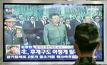 En sydkoreansk soldat ser på nyheder om den nordkoreanske leders tvivlsomme helbred. 