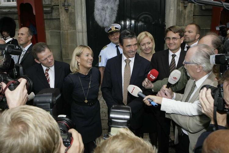 Anders Fogh Rasmussen præsenterer den nye konservative formand, Lene Espersen. 