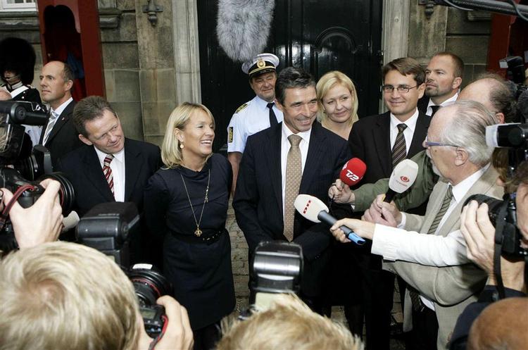 Anders Fogh Rasmussen præsenterede i dag på Amilienborg de nye ministre i regeringen. 