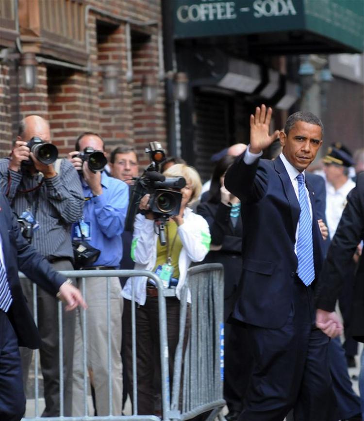 Barack Obama ankommer til optagelserne af talkshowet 'Late Show With David Letterman' i New York. 