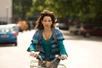 Sally Hawkins som den farvestrålende og altid veloplagte skolelærerinde Poppy i Mike Leighs biografaktuelle film. Som hedder? Foto fra filmen. 