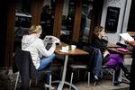 Café Cubanito i Ravnsborggade serverer middelmådige måltider men får sine tre kopper for en sympatisk og hjertelig vært. 