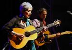 Joan Baez har på 'Day After Tomorrow' allieret sig med nogle af sine personlige favoritsangskrivere, dog ikke Dylan. 