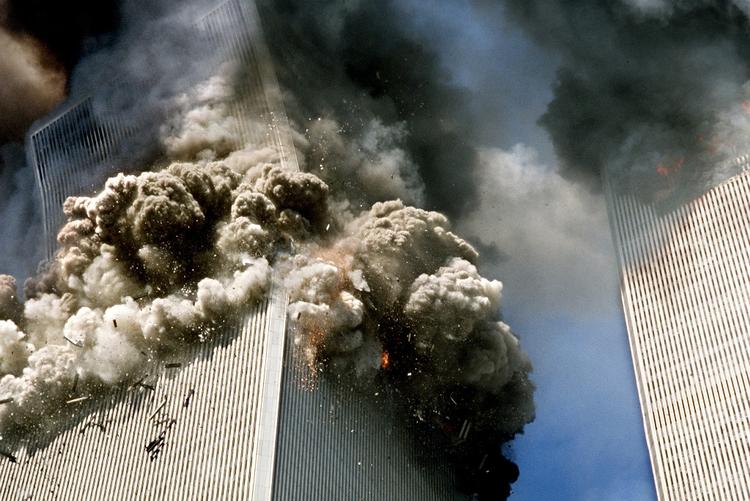 Minutterne efter terrorangrebet på World Trade Center i dag for syv år siden er blevet grundigt analyseret i et nyt forskningsprojekt. Den nye viden skal bruges til at sikre bedre evakuering ved fremtidige katastrofer i højhuse. Foto: AP 