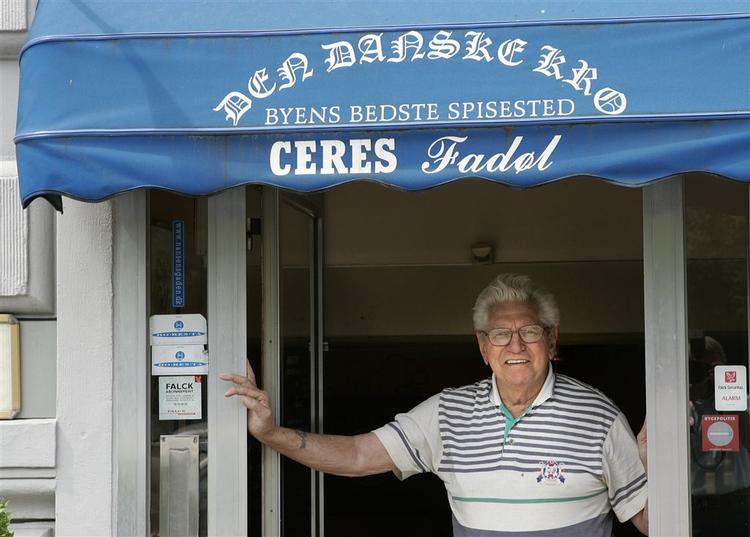 Preben Møller Hansen foran Den Danske Kro. Arkivfoto 