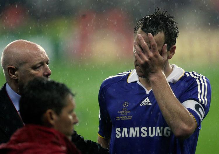 Den ulykkelige Chelsea-anfører, John Terry, må indse, at kampen ikke blev vundet, da han brændte et afgørende straffe. 