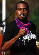Rapperen Kanye West blev arresteret i Los Angeles, efter han smadrede nogle paparazziers kameraer 