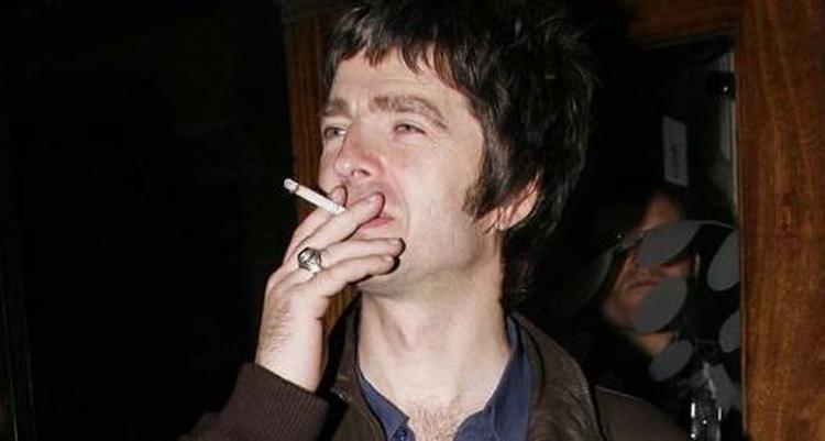 Noel Gallagher uden for Groucho Club i London. 