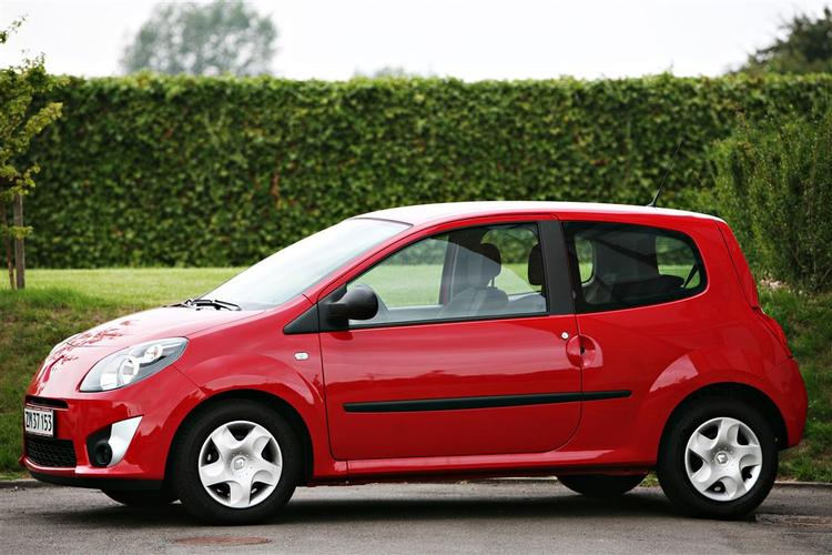 Renault Twingo skiller sig ud fra de fleste andre småbiler – den fås nemlig kun som tredørs. 