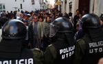 I tre dage har voldelige uroligheder præget det sydamerikanske land Bolivia. Præsidenten er gået i dialog med oppositionen. 
