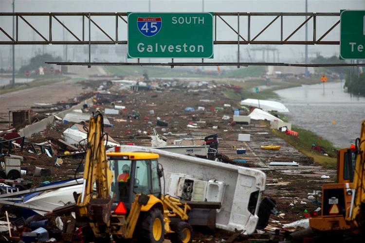 Galveston i Texas var en af de byer, der blev hårdest ramt, da orkanen Ike stormede ind over staten. 