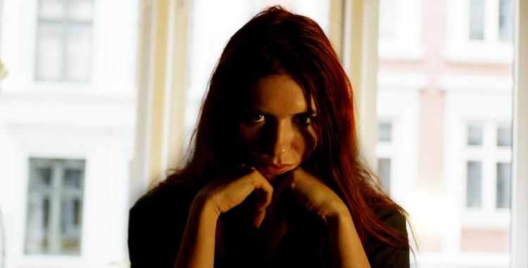 Med solodebutpladen 'The Rail Train, The Meadow, The Freeway And The Shadows'  satser Kira Skov på at slå igennem internationalt. 