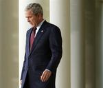 Den økonomiske politik, som George Bush har stået i spidsen for de seneste otte år, er hovedårsagen til finanskrisen, påpeger Demokraternes Obama. 