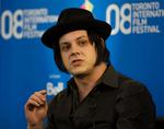 Jack White er skuffet over Coca-Colas snigpremiere på hans Bond-sang. Her ses White i forrige uge ved Toronto Film-festivalen, hvor han var med for at promovere guitar-dokumentarfilmen 'It Might Get Loud'. 