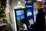 Microsoft sænker de vejledende priser på X-Box konsollen drastisk for at få familierne som kunder. 
