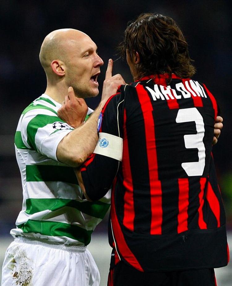 Thomas Gravesen i aktion for Celtic mod Milan-legenden Paolo Maldini i foråret 2007. 