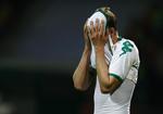 Per Mertesacker og Bremen-spillerne går en hård tid i møde. 