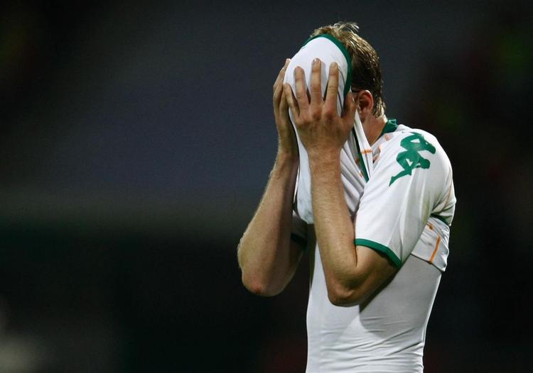 Per Mertesacker og Bremen-spillerne går en hård tid i møde. 