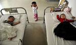 Tre kinesiske børn er indlagt på hospitalet i Wuhan med nyresten. 