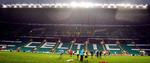 AaB-spillerne trænede på det imponerende Celtic Park i går  aftes. Foto: Scott Heppell/AP 