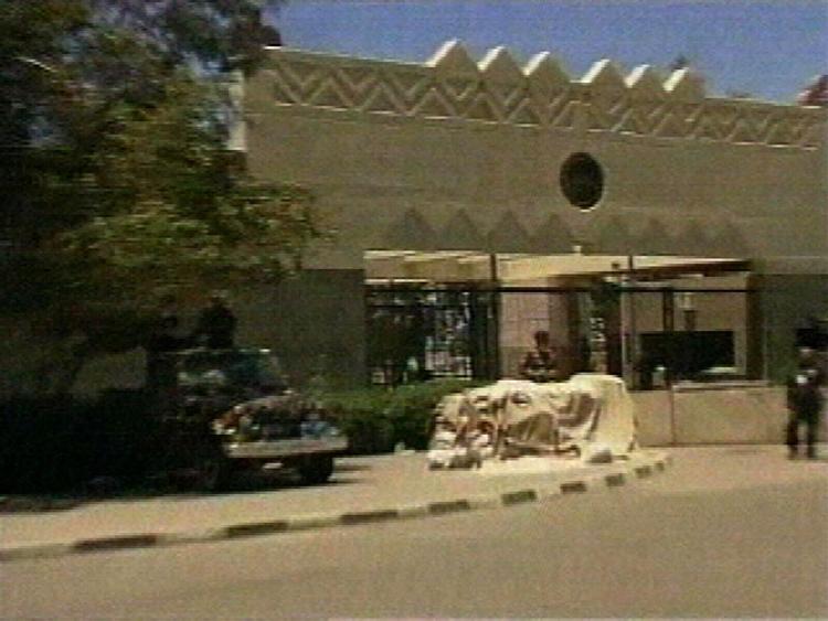 En godt beskyttet amerikansk ambassade i Yemen affotograferet fra tv-stationen APTN i april. 