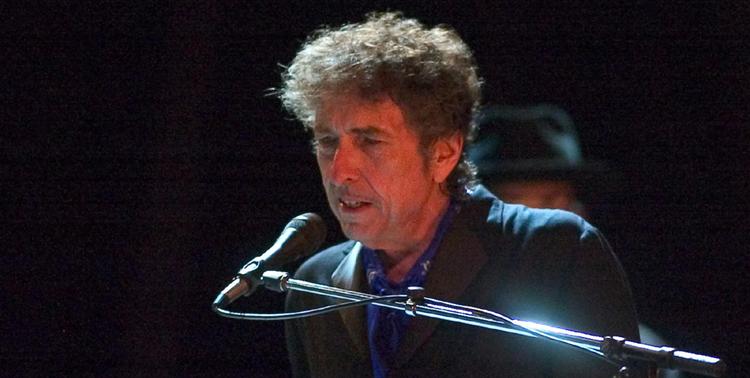 Bob Dylan er aktuel med digtsamling i november. Et par digte kan sniglæses på nettet. 