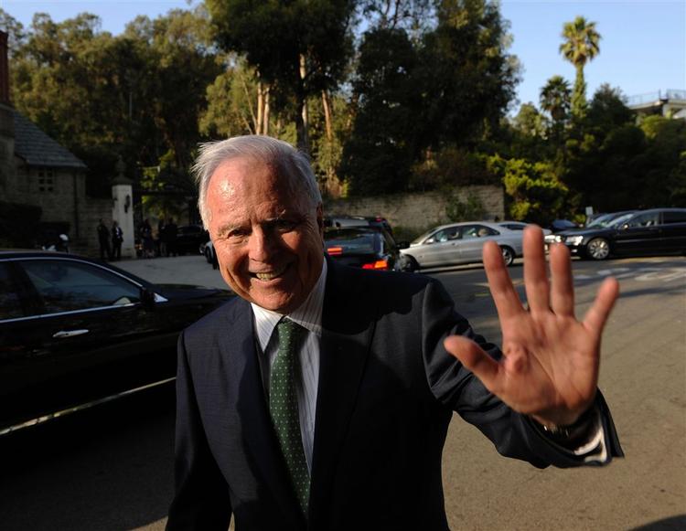 Den tidligere republikanske borgmester i Los Angeles, Richard Riordan, var blandt gæsterne. Pressen var ikke inviteret til det storslåede fundraiser-arrangement. 