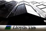 Den kriseramte finanskoncern HBOS taler med Lloyds TSB om fremtiden. 