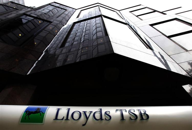 Den kriseramte finanskoncern HBOS taler med Lloyds TSB om fremtiden. 