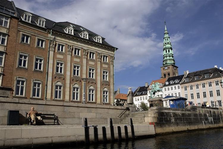 På grund af områdets skrøbelige gamle huse, vil anlæggelsen af en metrostation på Gammel Strand tage over ti år, mener beboerne i området. 