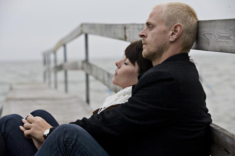 Rasmus (Carsten Bjørnlund) tager til Korsør, hvor han forelsker sig i Signe (Lærke Winther). Foto fra filmen. 