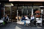 MJ Coffee på hjørnet af Gothersgade og Borgergade er et sted, hvor travle storbymennesker mødes til en hurtig sludder og en forfriskning. 