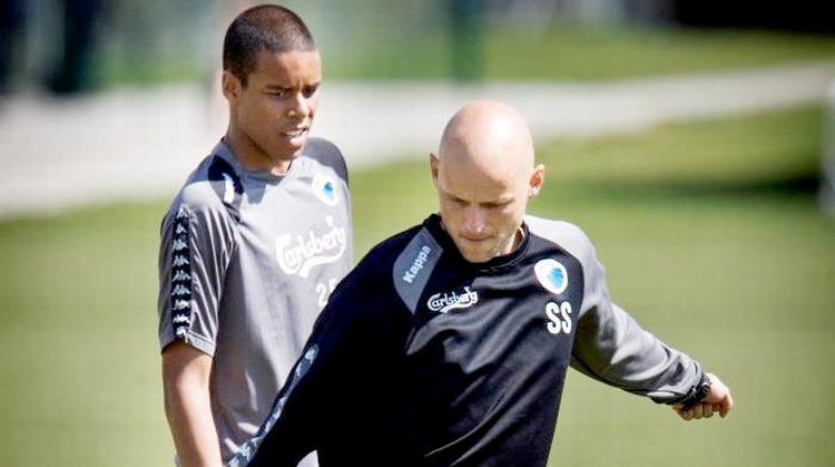 Ståle Solkakken har unge Mathias 'Zanka' Jørgensen (bagerst) med i startopstillingen, fordi de to svenske forsvarsspillere  Mikael Antonsson og Peter Larsson begge er ude med skader. 