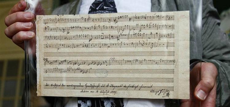 To små partiturer med Mozarts egen håndskrift er fundet i Nantes. 