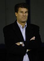 Michael Laudrup holdt sig for det meste i ro på bænken, mens hans assistenttræner Igor Lediakov løb ud til trænerfeltet og bragte hans ideer videre til spillerne. 
