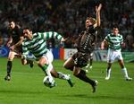 Michael Jakobsen nedlagde Giorgios Samaras, men det røde kort blev givet til Michael Beauchamps. 