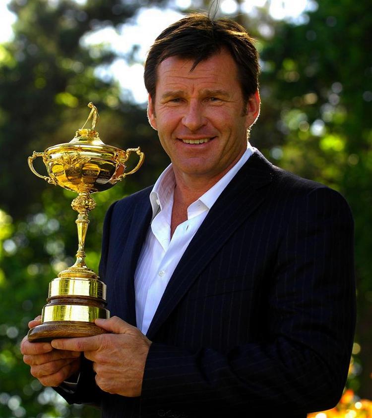 Nick Faldo er upopulær som Ryder Cup-kaptajn blandt mange fans og eksperter. Hvis ikke han får trofæet med hjem fra USA, så bliver kritikken endnu mere massiv. 