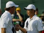 Phil Mickelson (tv.) sænkede nogle forrygende putts, da han sammen med Anthony Kim kom stærkt tilbage efter at have været nede med tre huller. 
