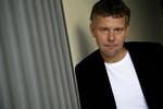 »Krimier skal have sådan noget action - blodigt og voldeligt«, fastslår Jan Arnald alias Arne Dahl. Foto: Peter Hove Olesen 
