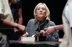 JK Rowling har signeret et utal af sine populære bøger om Harry Potter. Nu har hun også sat sit navn under en stor check til Labour. 